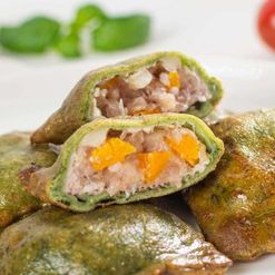 Равиоли со шпинатом курица/ тыква/сулугуни жареные вес