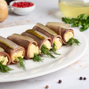 Рулетики из языка в банкет исполн вес