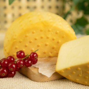 Сыр Сулугуни копченый 45% вес Наша Сыроварня