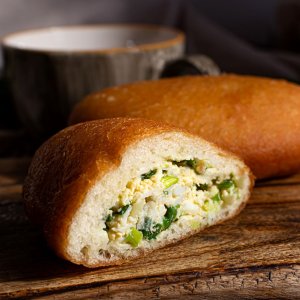 Пирожок жареный с зеленым луком и яйцом 100г