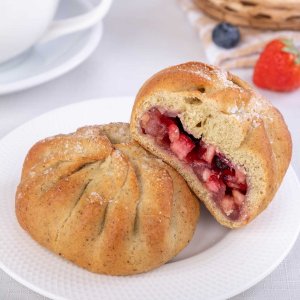 Пирожок веганский с яблоком и черной смородиной 90г