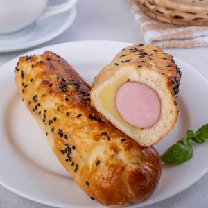 Пирожок с картофелем и сосиской 230г