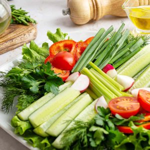 Овощная тарелка Весеннее наслаждение 590г