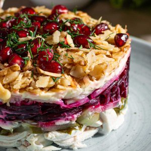 Салат Гранатовый браслет с курицей вес