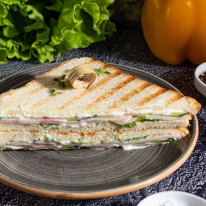 Сэндвич классический с ветчиной и огурцом 175г