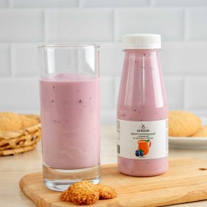 Йогурт из цельного молока натур с черникой 250мл Наша Сыроварня