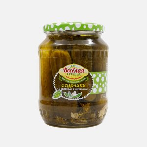 Огурчики Веселая грядка с зеленью и чесноком маринованные ст/б 680г
