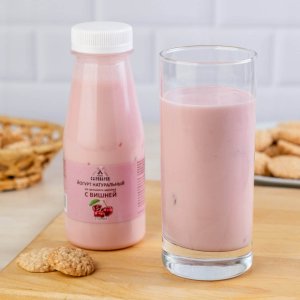 Йогурт из цельного молока натур с вишней 250мл Наша Сыроварня