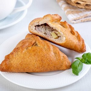 Пирожок цельнозерновой с индейкой и картофелем 110г