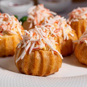 Закуска фуршетная Профитроли с крабовым салатом вес