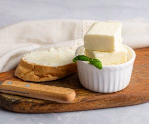 Масло Традиционное сливочное несоленое 82.5% вес Наша Сыроварня